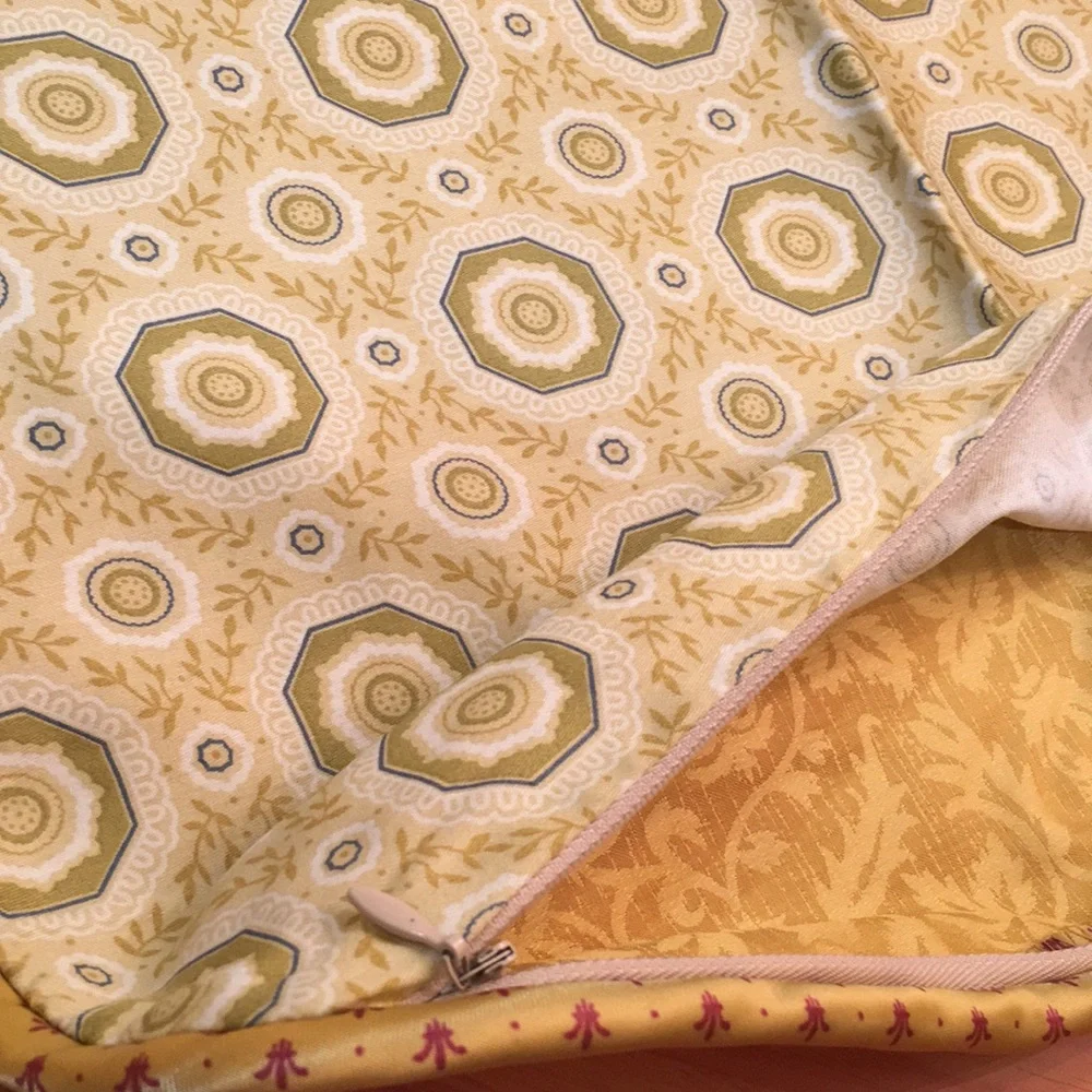 Tommy Hilfiger Gold Foulard Medallion Crest King Zippered King Pillow Sham